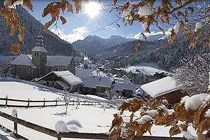Les Touristes Hotel
